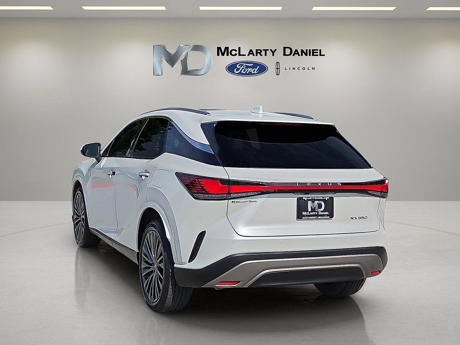 Used 2024 Lexus RX 350 FWD w/ Convenience Package image 4