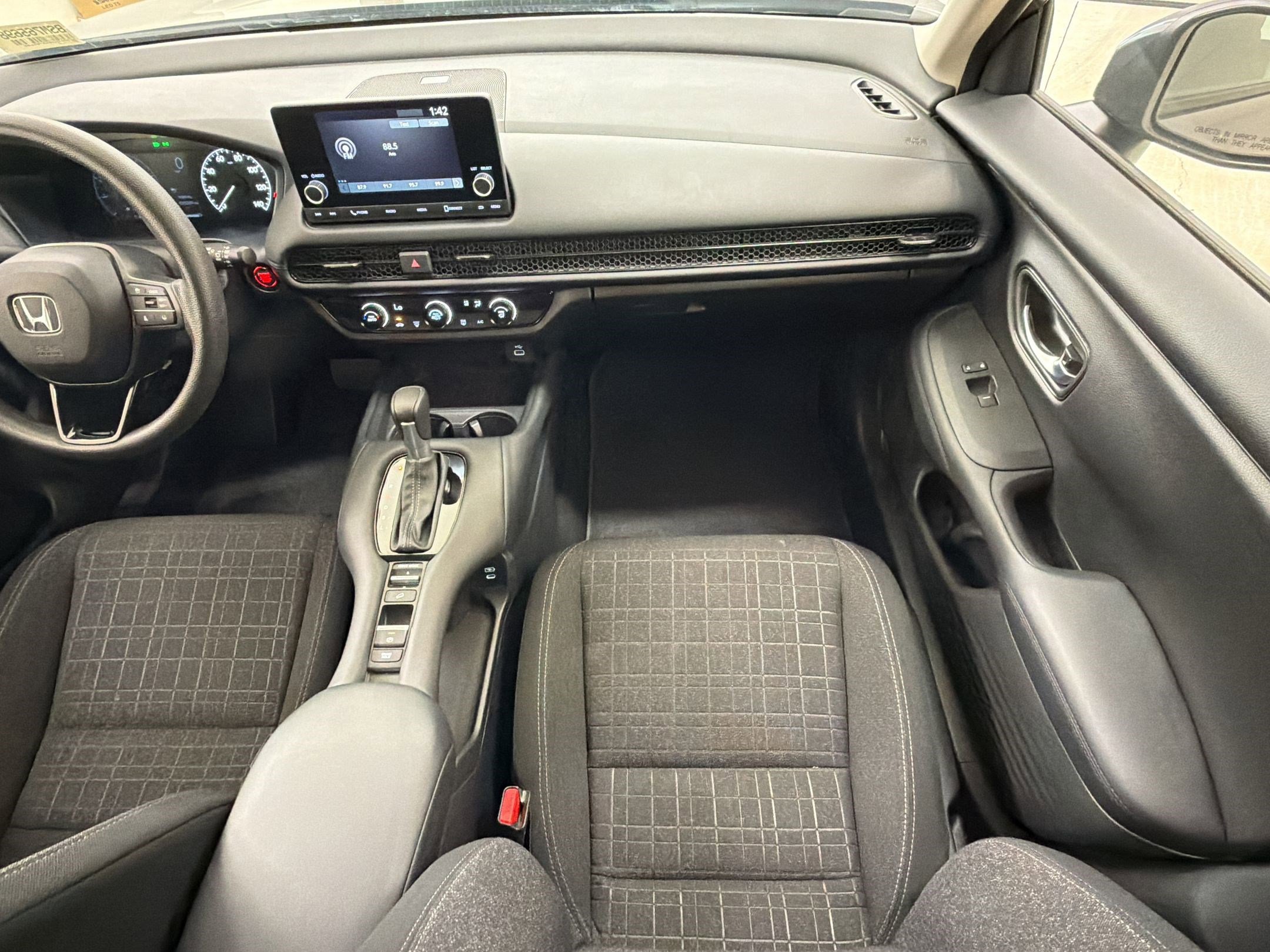 Used 2025 Honda HR-V LX image 27