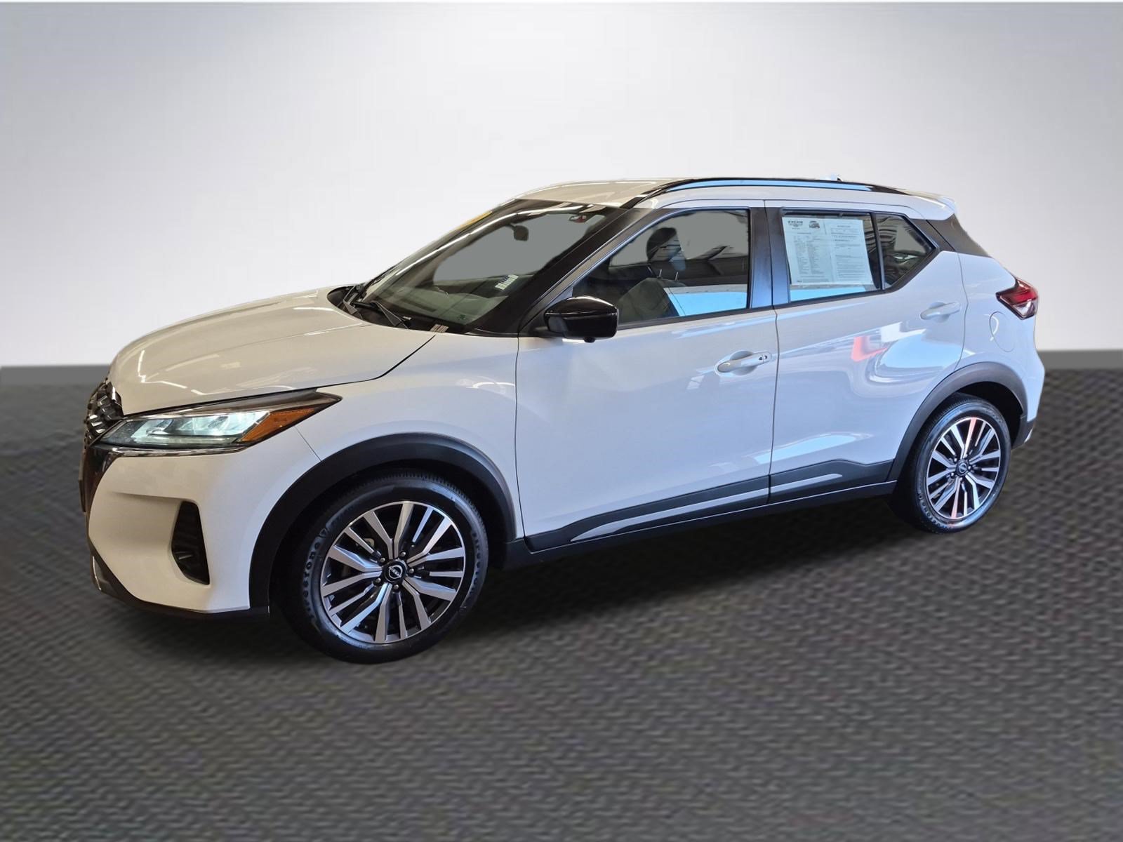 Used 2024 Nissan Kicks SR w/ SR Premium Package FWD image 2