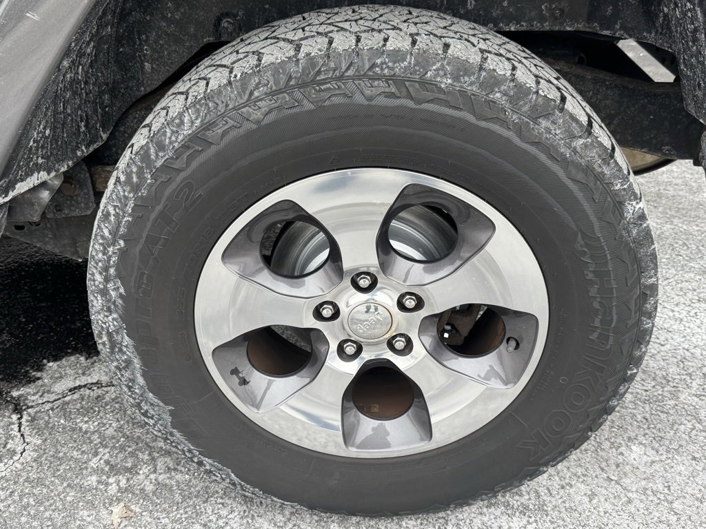 Used 2017 Jeep Wrangler Unlimited Sahara w/ Connectivity Group image 40