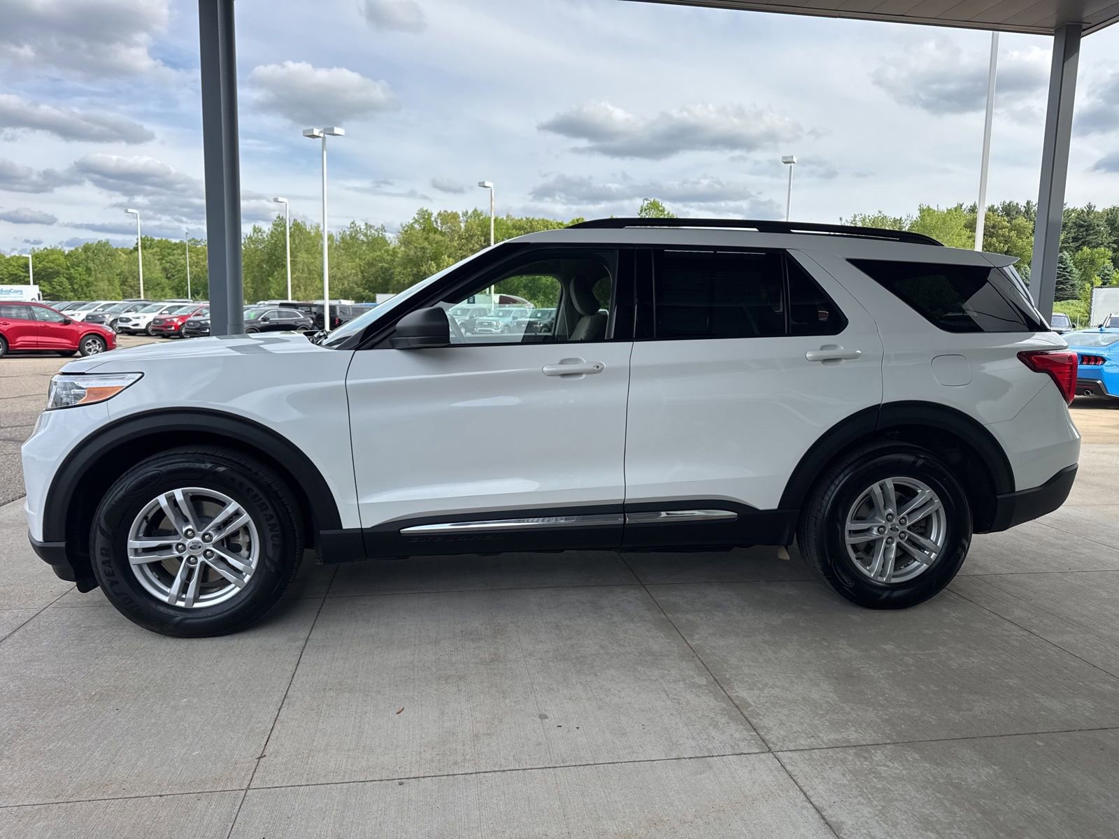 Certified 2020 Ford Explorer XLT w/ Comfort Package AWD/4WD image 4
