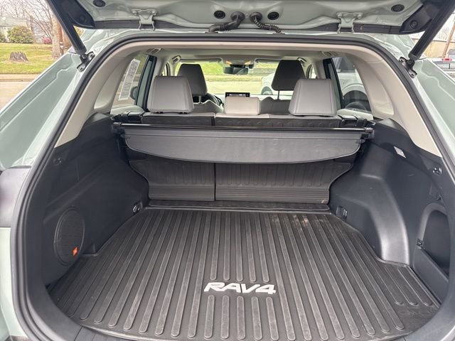 Used 2021 Toyota RAV4 XLE Premium image 41