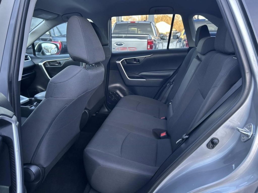 Used 2019 Toyota RAV4 LE image 12