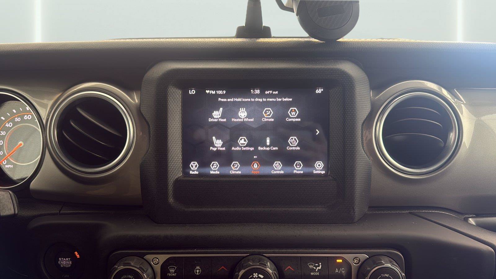Used 2018 Jeep Wrangler Unlimited Sahara AWD/4WD image 17