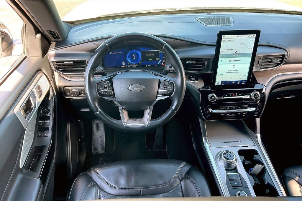Certified 2023 Ford Explorer Platinum w/ Technology Package image 4