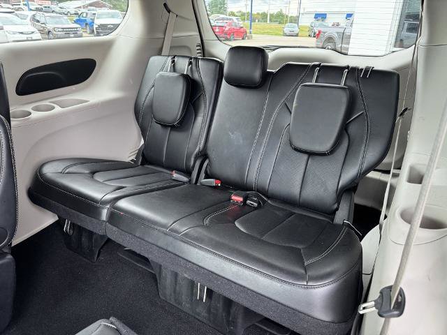 Used 2024 Chrysler Pacifica Touring-L image 10
