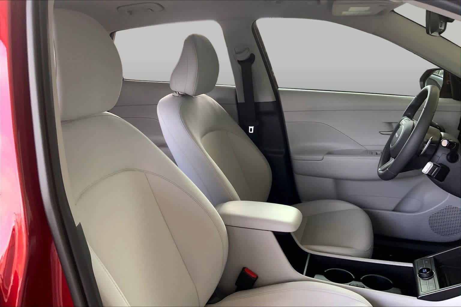 Used 2025 Hyundai Kona SEL FWD image 9