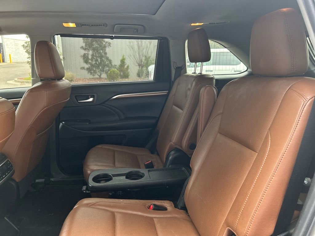 Used 2019 Toyota Highlander FWD V6 image 12