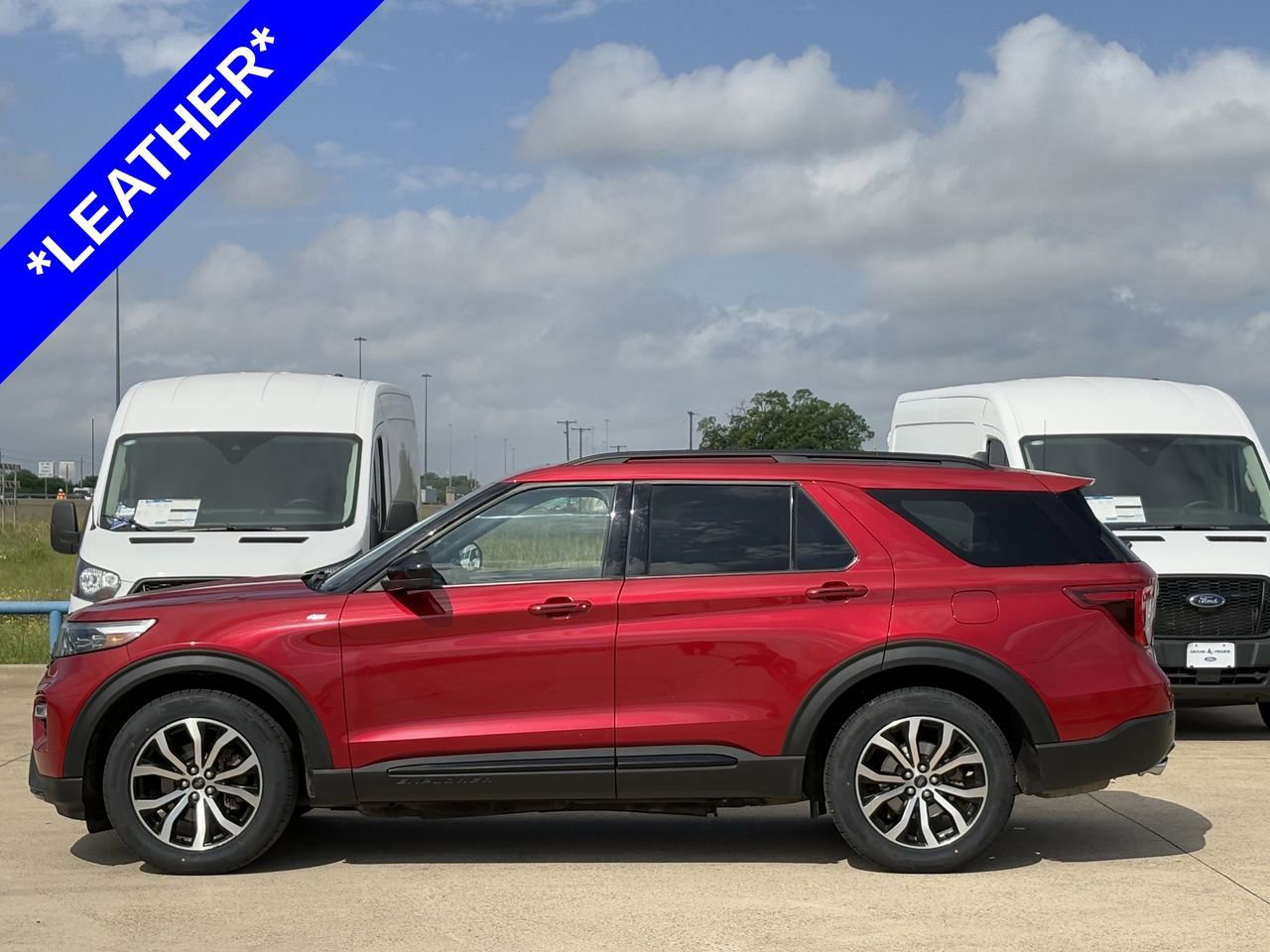 Certified 2022 Ford Explorer ST-Line w/ Class IV Trailer Tow Package image 3