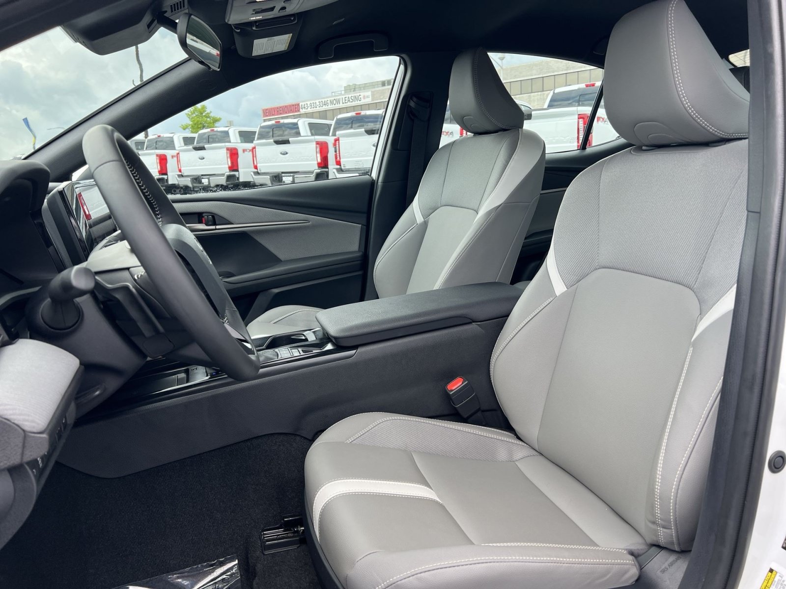 Used 2025 Toyota Camry LE AWD/4WD image 21