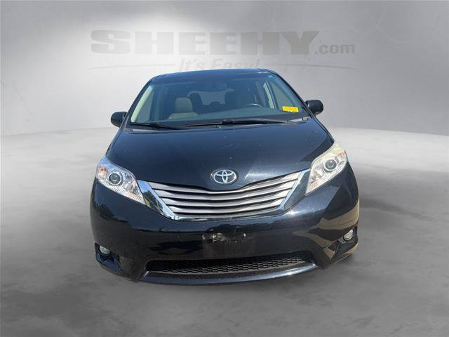 Used 2017 Toyota Sienna XLE w/ XLE Navigation Package FWD image 18