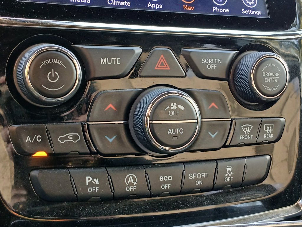 Used 2019 Jeep Grand Cherokee Laredo w/ 18" Wheel & 8.4" Radio Group RWD image 13