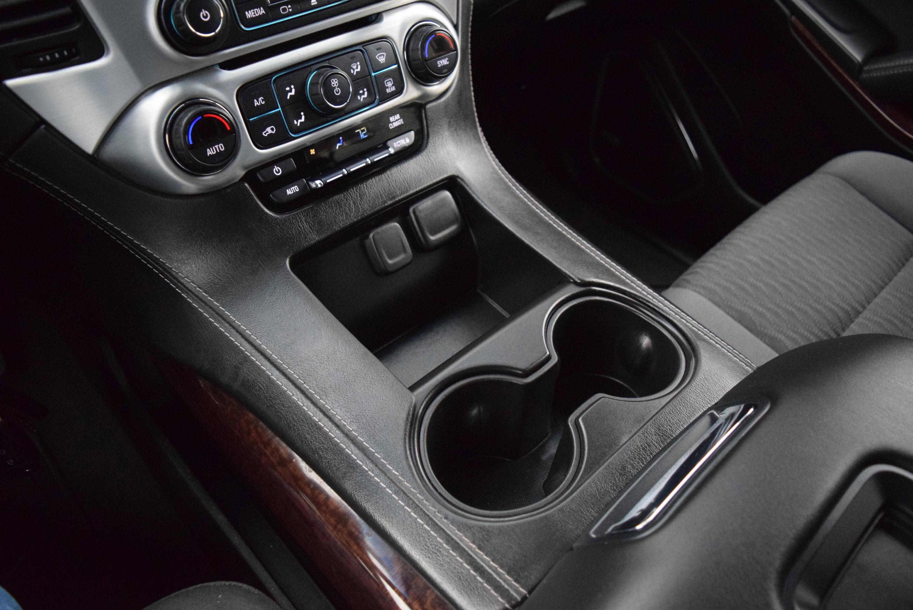 Used 2019 GMC Yukon XL SLE w/ SLE Value Package image 18