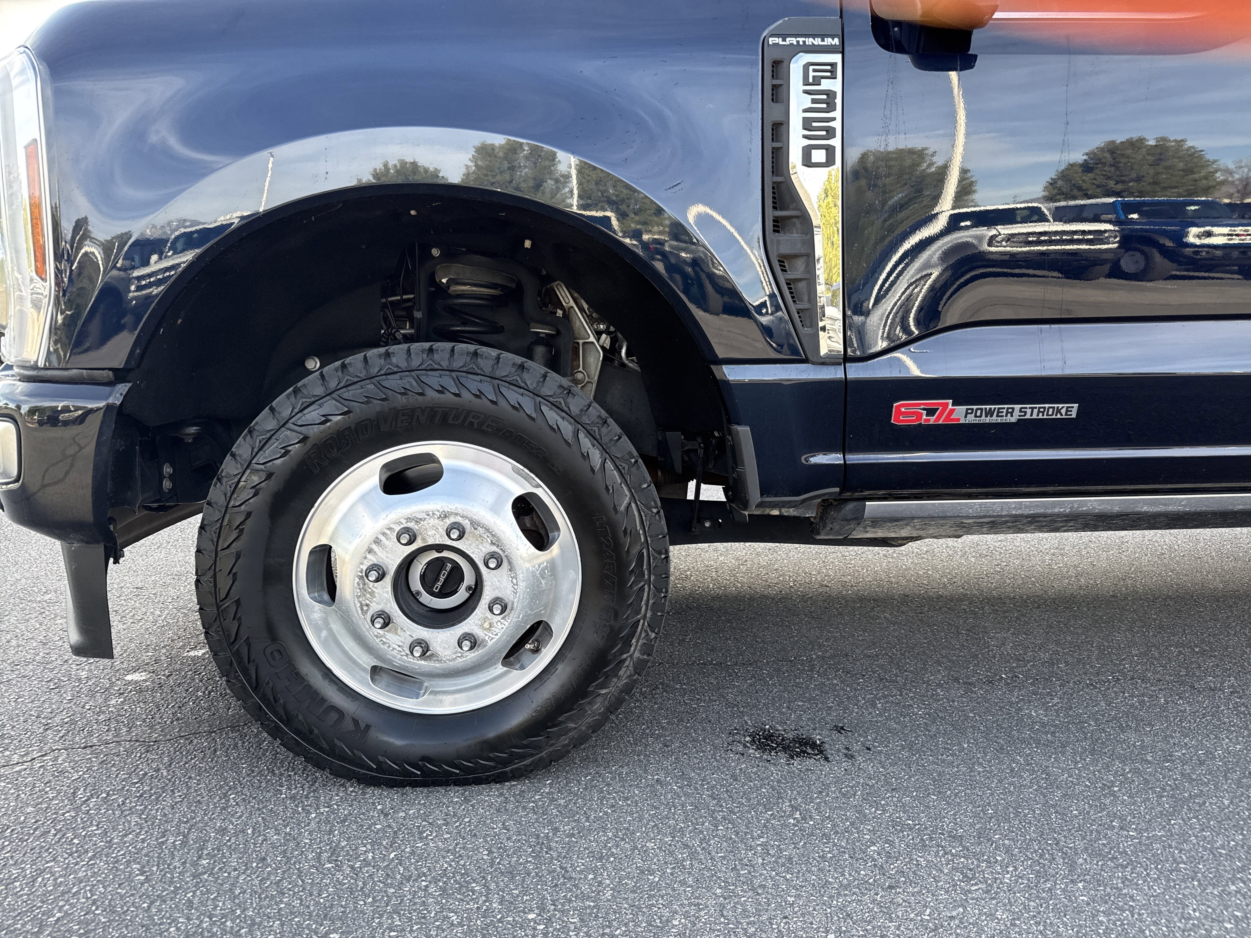 Certified 2024 Ford F350 Platinum w/ FX4 Off-Road Package AWD/4WD image 9