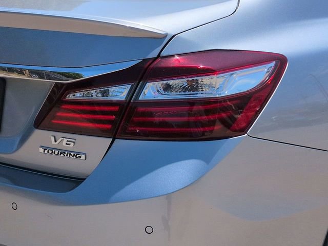Used 2017 Honda Accord Touring image 14