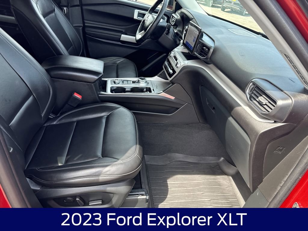Certified 2023 Ford Explorer XLT w/ Equipment Group 202A AWD/4WD image 13