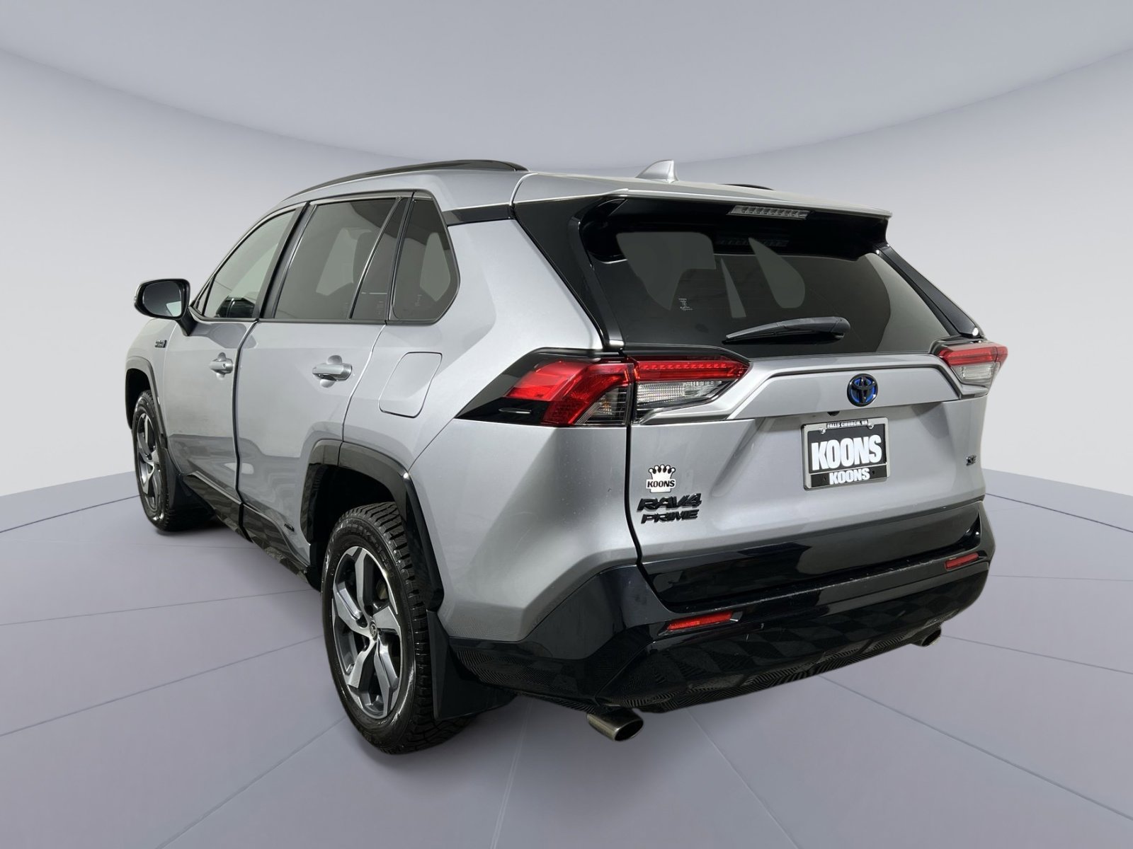 Used 2021 Toyota RAV4 SE w/ Weather & Moonroof Package image 4