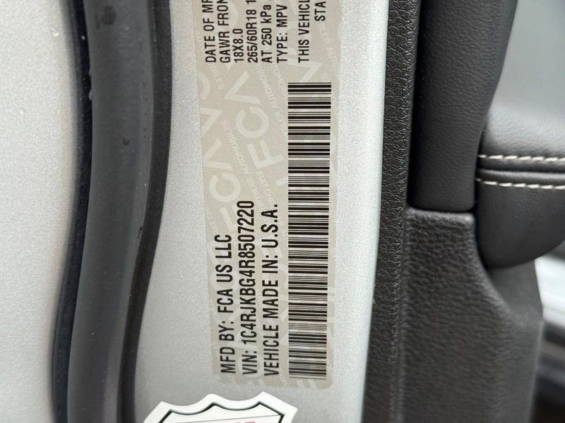 Used 2024 Jeep Grand Cherokee L Limited w/ Luxury Tech Group II image 24