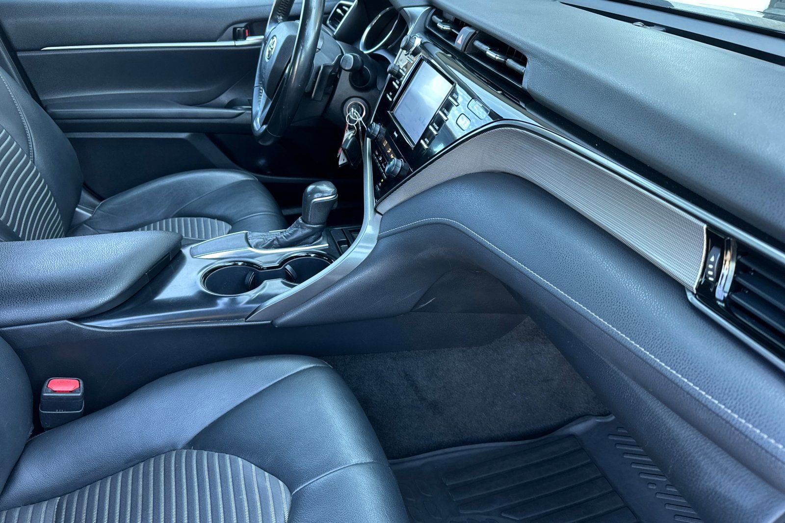 Used 2020 Toyota Camry SE image 18