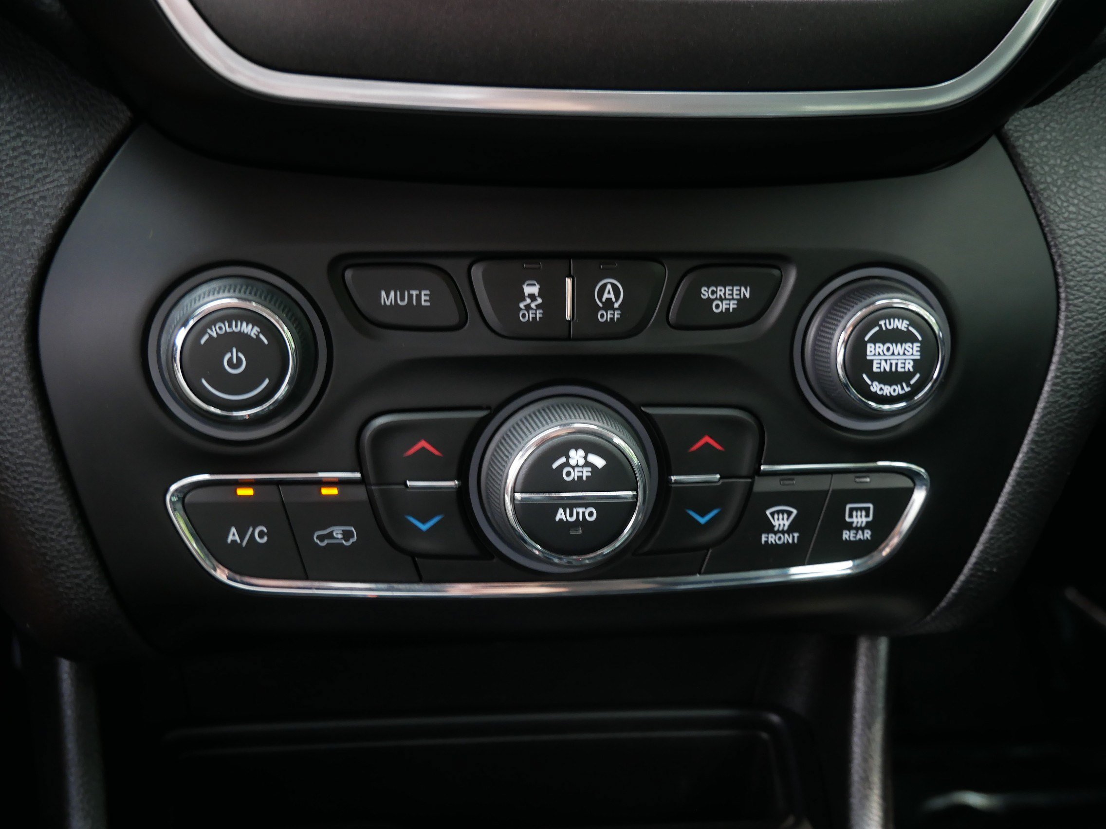 Used 2021 Jeep Cherokee Trailhawk AWD/4WD image 23