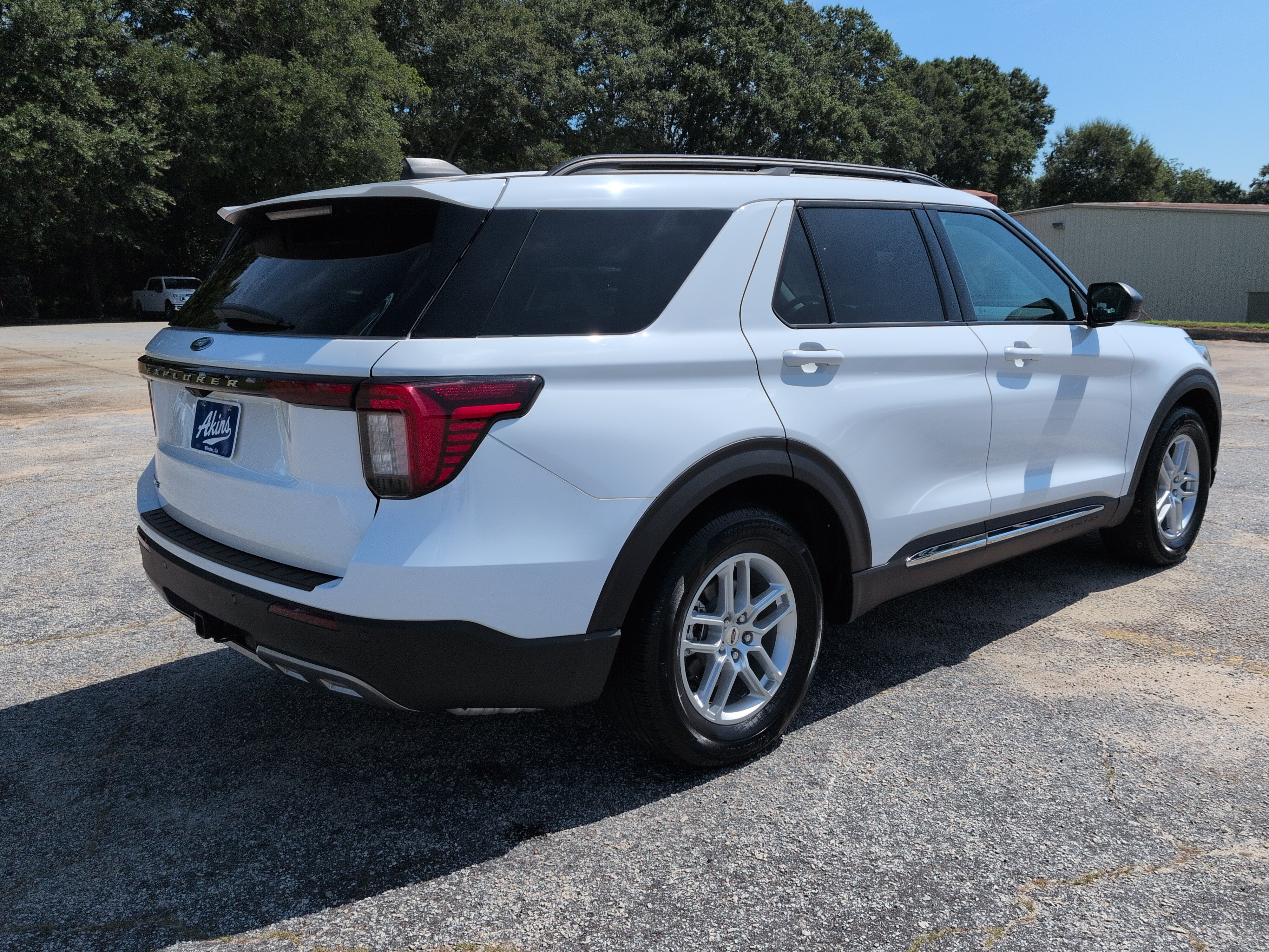 Certified 2025 Ford Explorer Active w/ Active Comfort Package RWD image 3