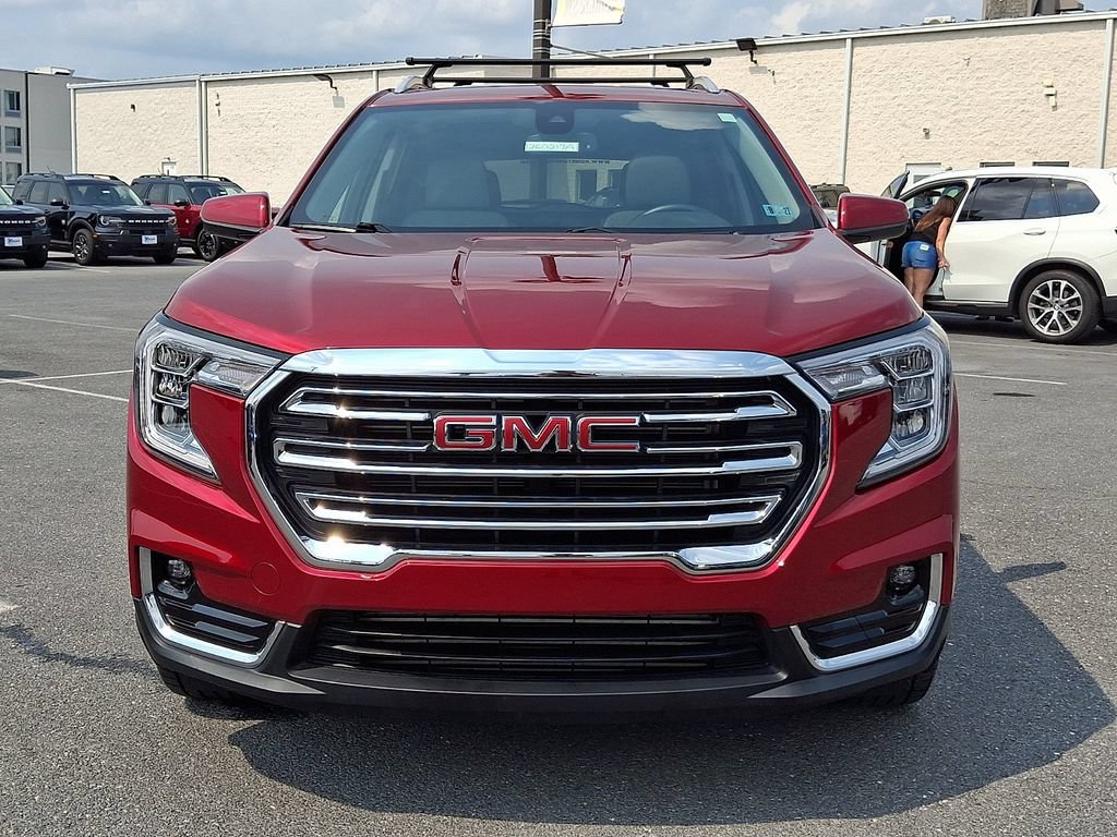 Used 2024 GMC Terrain SLT w/ LPO, Floor Liner Package AWD/4WD image 2