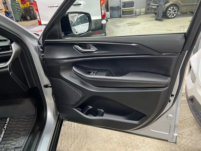 Used 2023 Jeep Grand Cherokee Altitude image 21