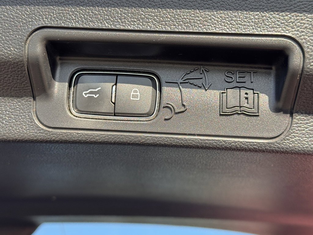 Certified 2022 Ford Explorer XLT w/ Equipment Group 202A image 14