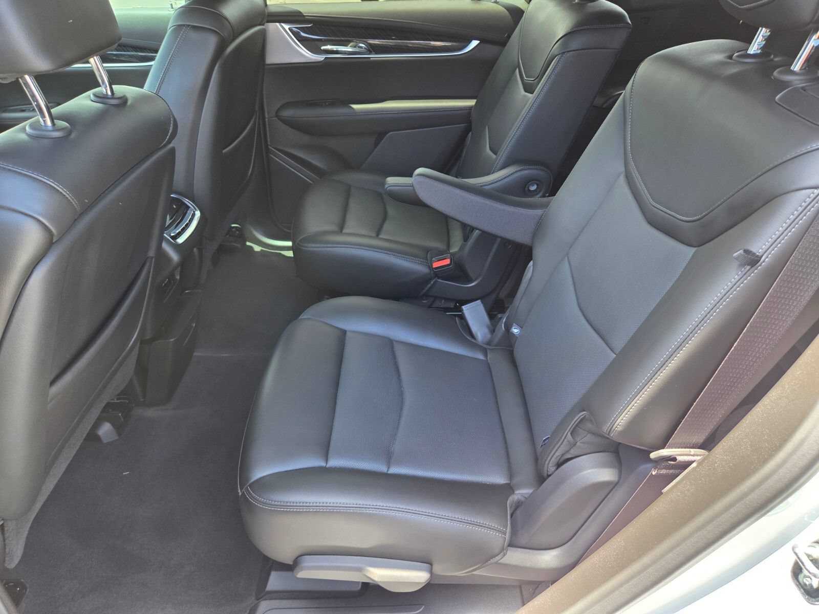 Used 2025 Cadillac XT6 Premium Luxury w/ Technology Package FWD image 12