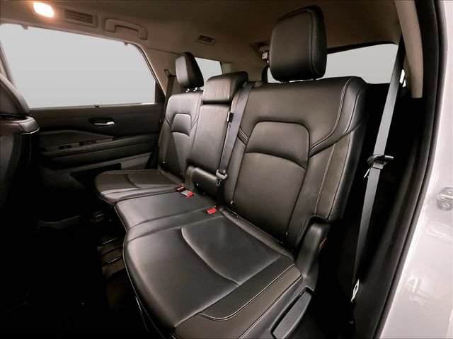 Used 2023 Nissan Pathfinder SL w/ Black Appearance Package AWD/4WD image 25