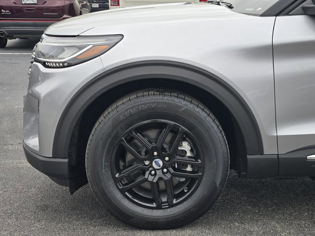 Certified 2025 Ford Explorer Active RWD image 9