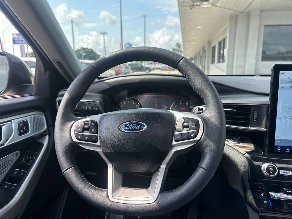 Certified 2023 Ford Explorer Limited w/ Limited Technology Package AWD/4WD image 11
