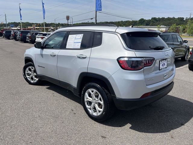 Used 2024 Jeep Compass Latitude AWD/4WD image 4