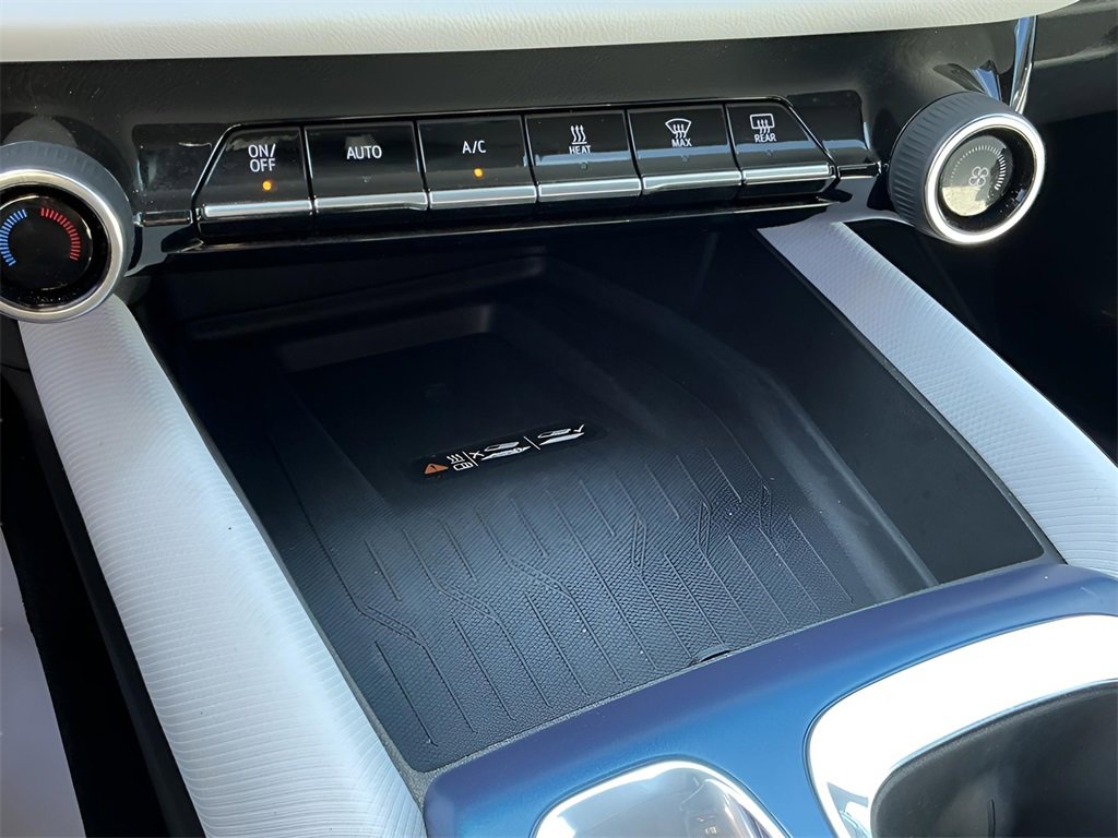 Used 2025 Chevrolet Equinox EV LT image 39