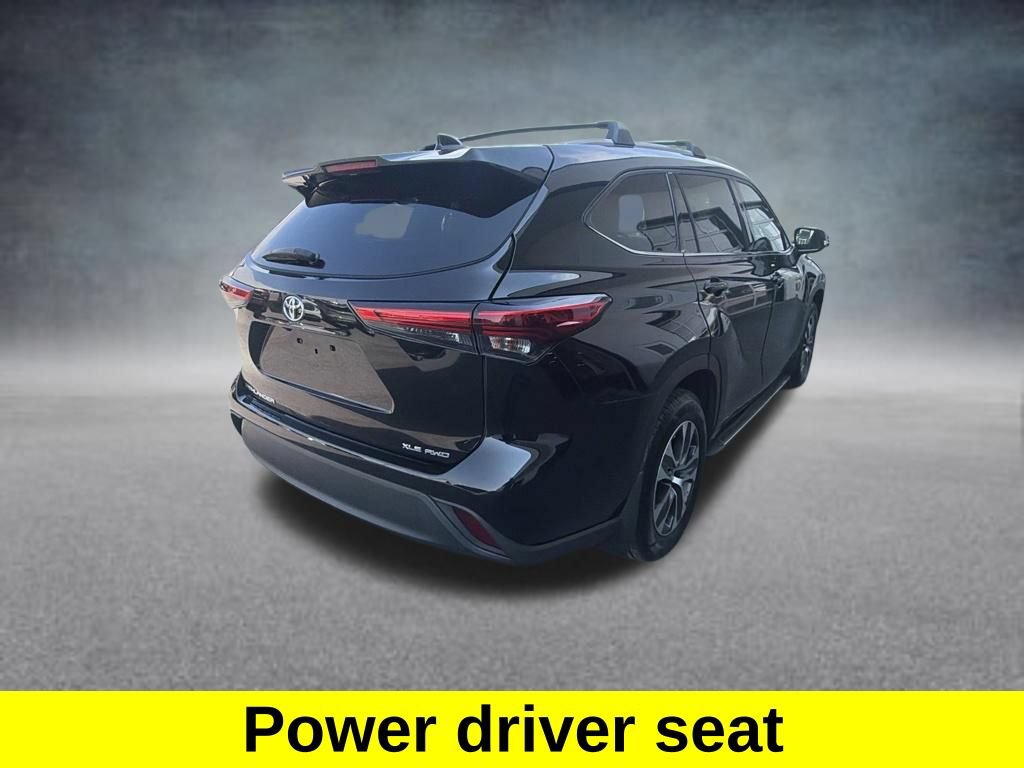 Used 2022 Toyota Highlander XLE AWD/4WD image 5