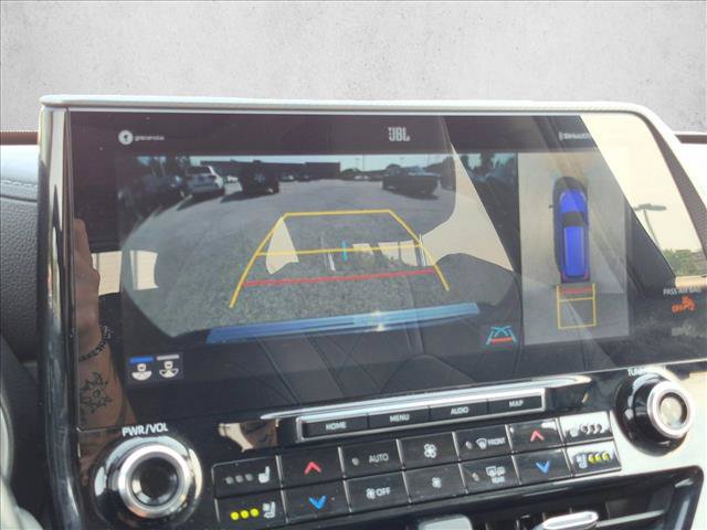 Used 2021 Toyota Highlander Platinum AWD/4WD image 16