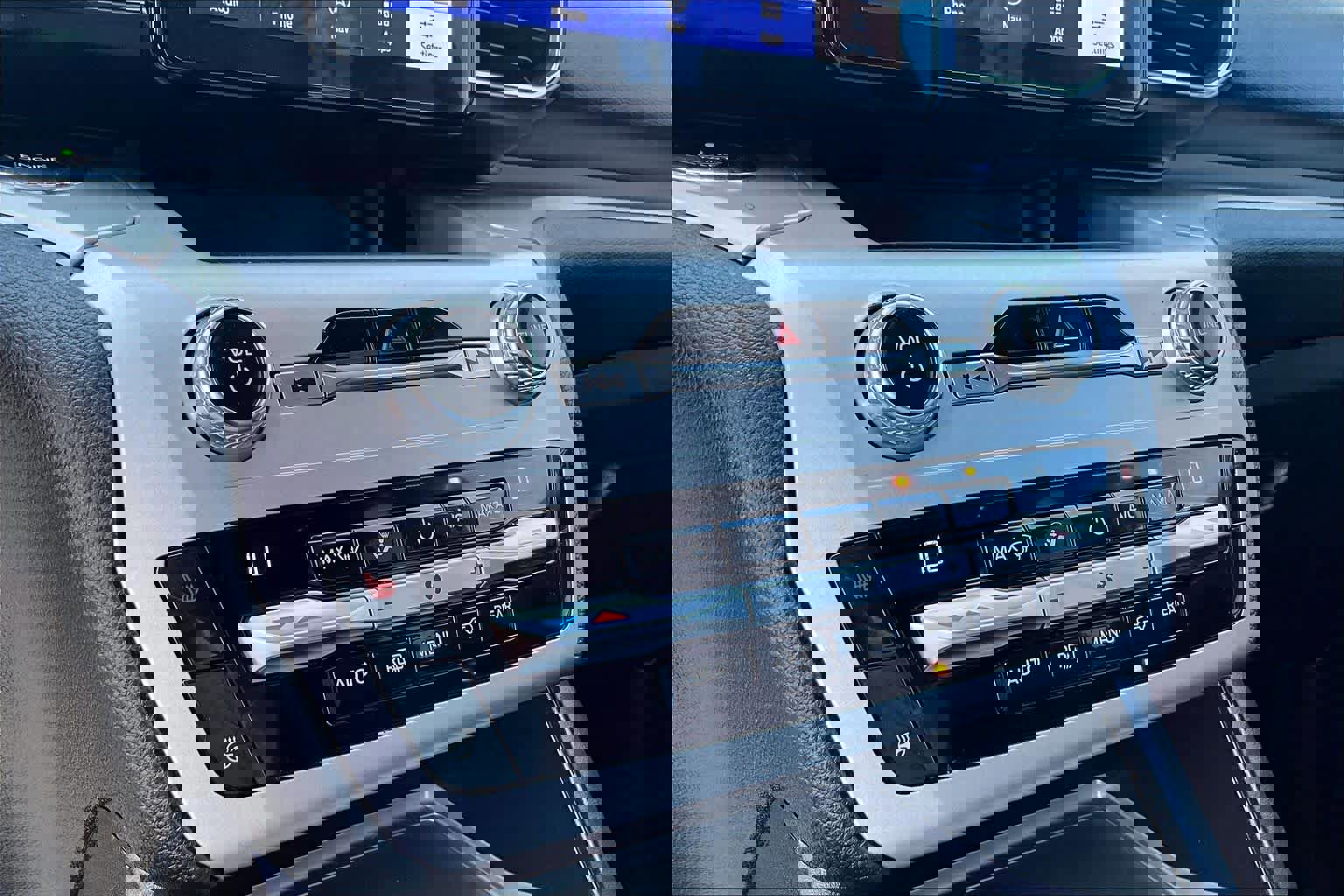 Certified 2021 Ford Explorer XLT w/ Equipment Group 202A image 33