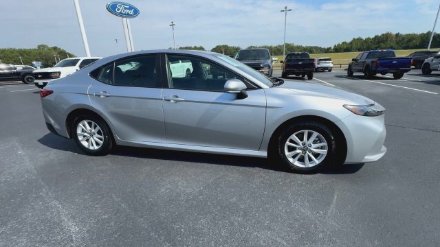 Used 2025 Toyota Camry LE FWD image 9