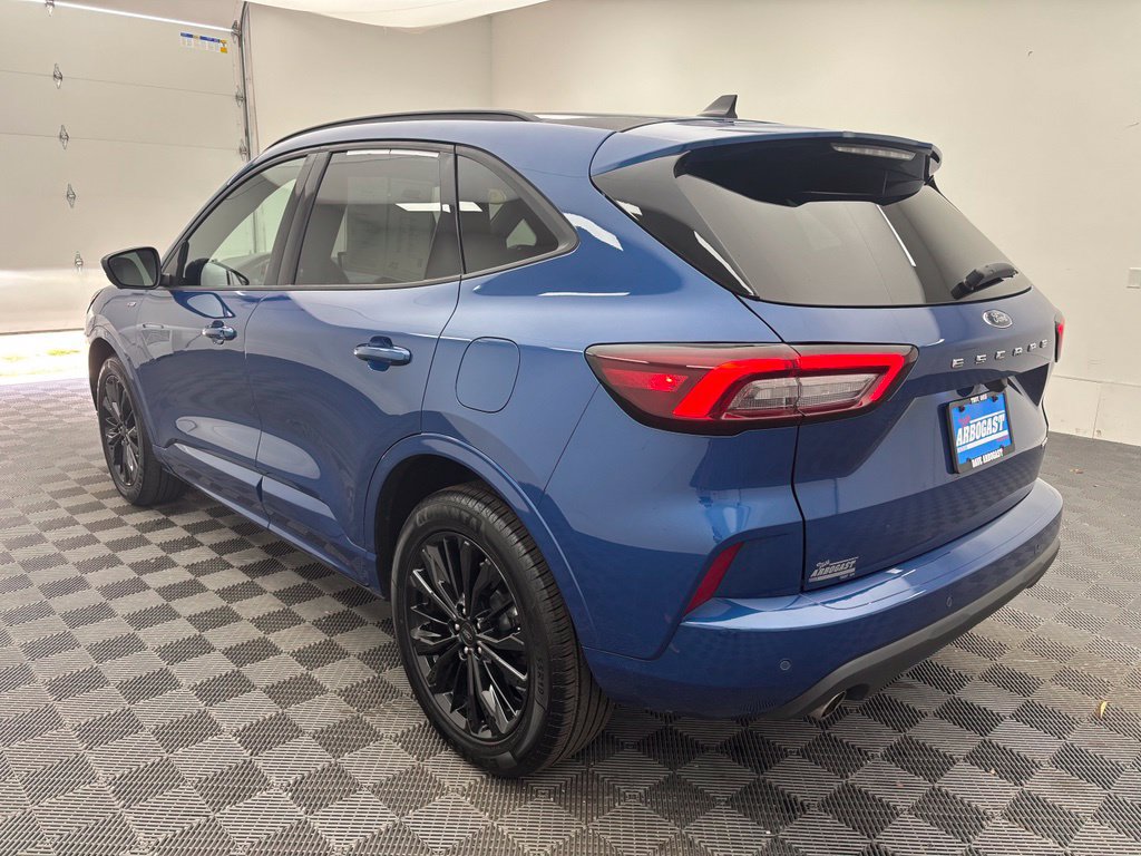 Certified 2023 Ford Escape ST-Line Elite AWD/4WD image 11