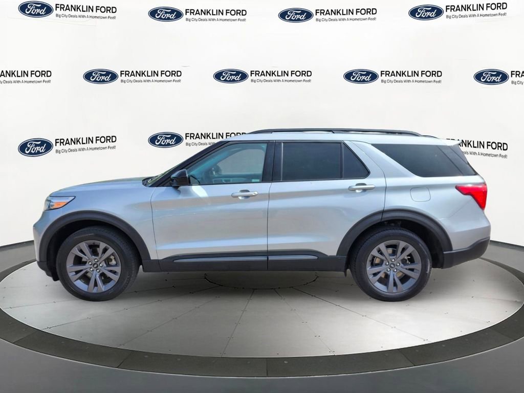 Certified 2023 Ford Explorer XLT w/ Equipment Group 202A AWD/4WD image 2