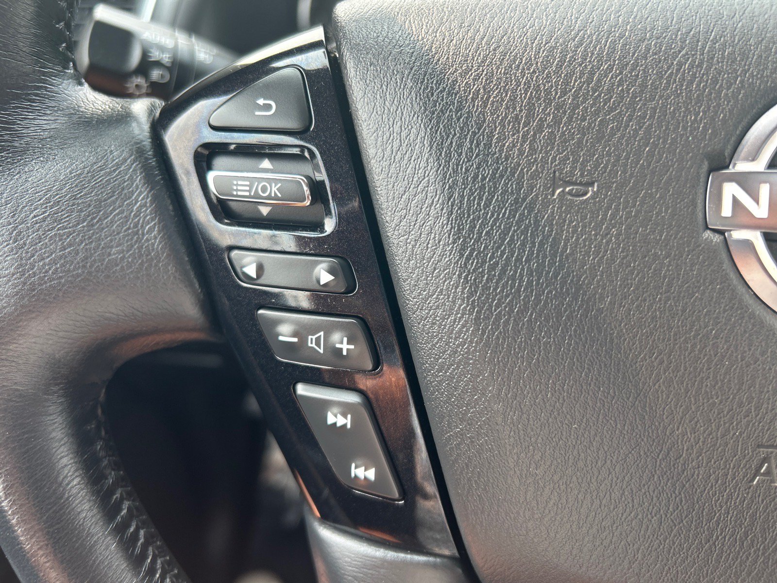 Used 2024 Nissan Armada SL w/ Captain's Chairs Package AWD/4WD image 26