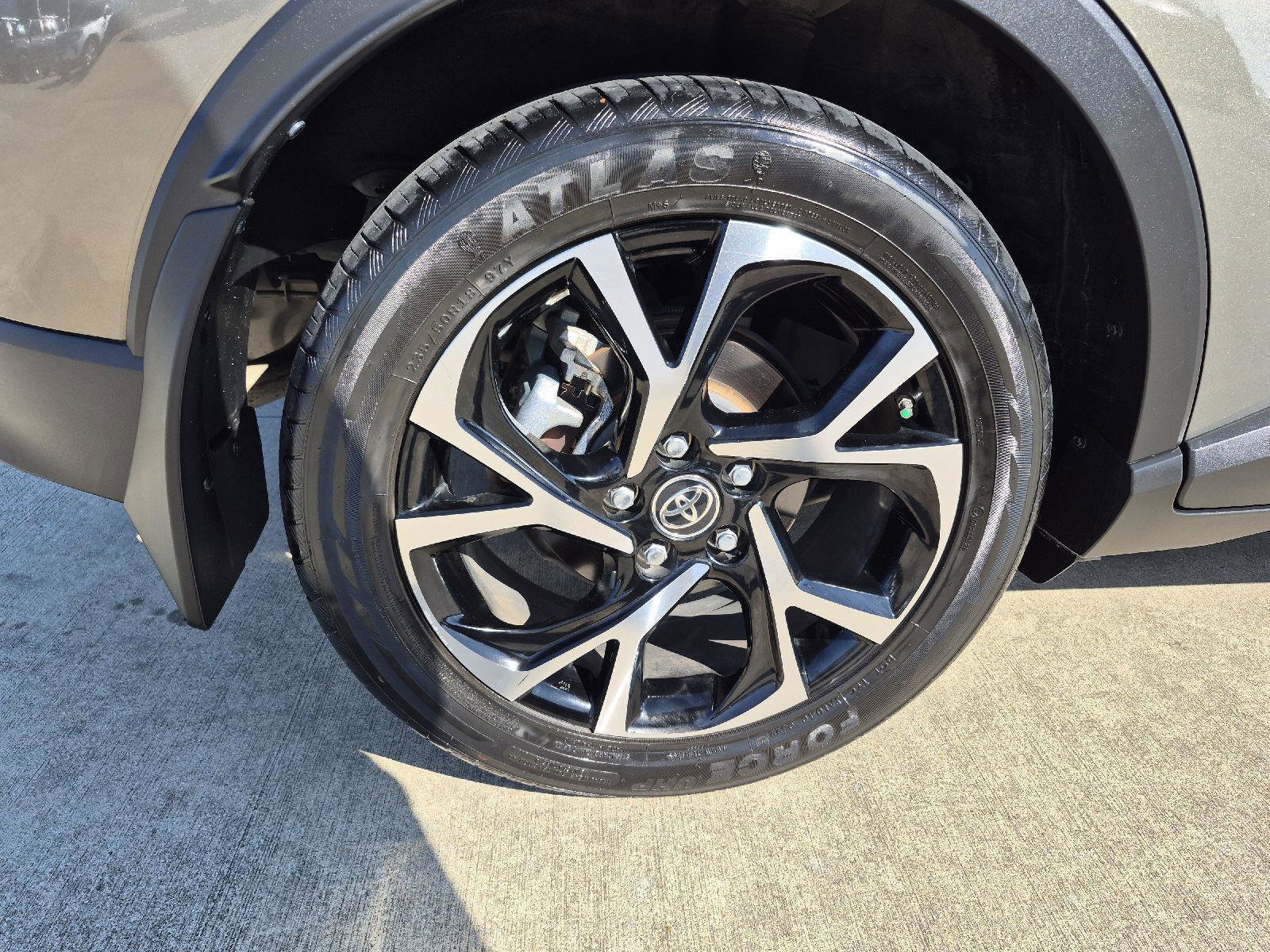 Used 2021 Toyota C-HR XLE image 9