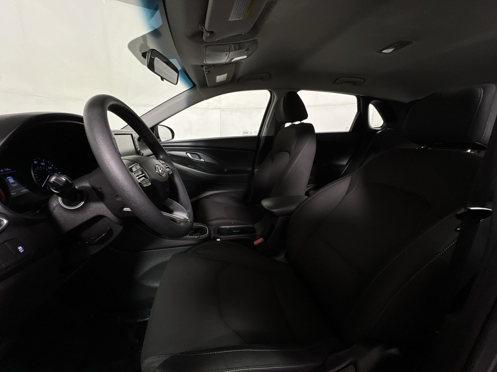 Used 2018 Hyundai Elantra GT FWD image 13