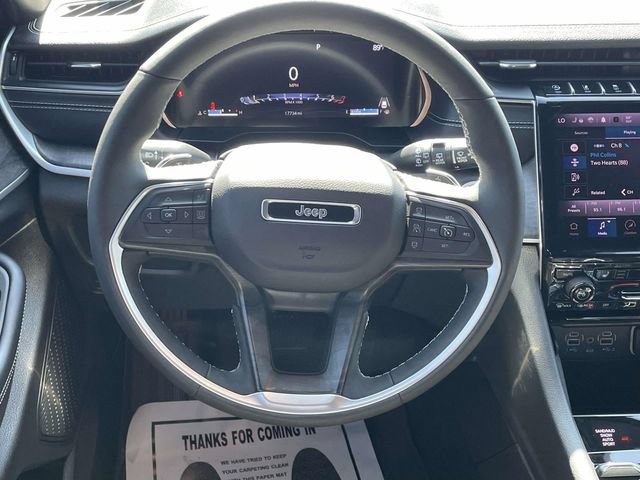 Used 2025 Jeep Grand Cherokee L Limited w/ Black Appearance Package AWD/4WD image 16