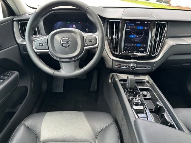 Used 2025 Volvo XC60 B5 Core AWD/4WD image 15