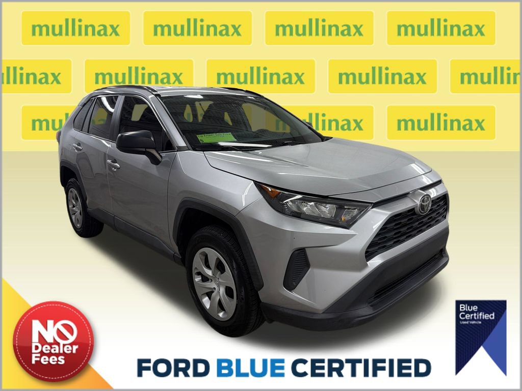 Used 2020 Toyota RAV4 LE FWD image 1