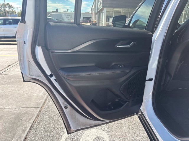 Used 2025 Jeep Grand Cherokee Altitude RWD image 17