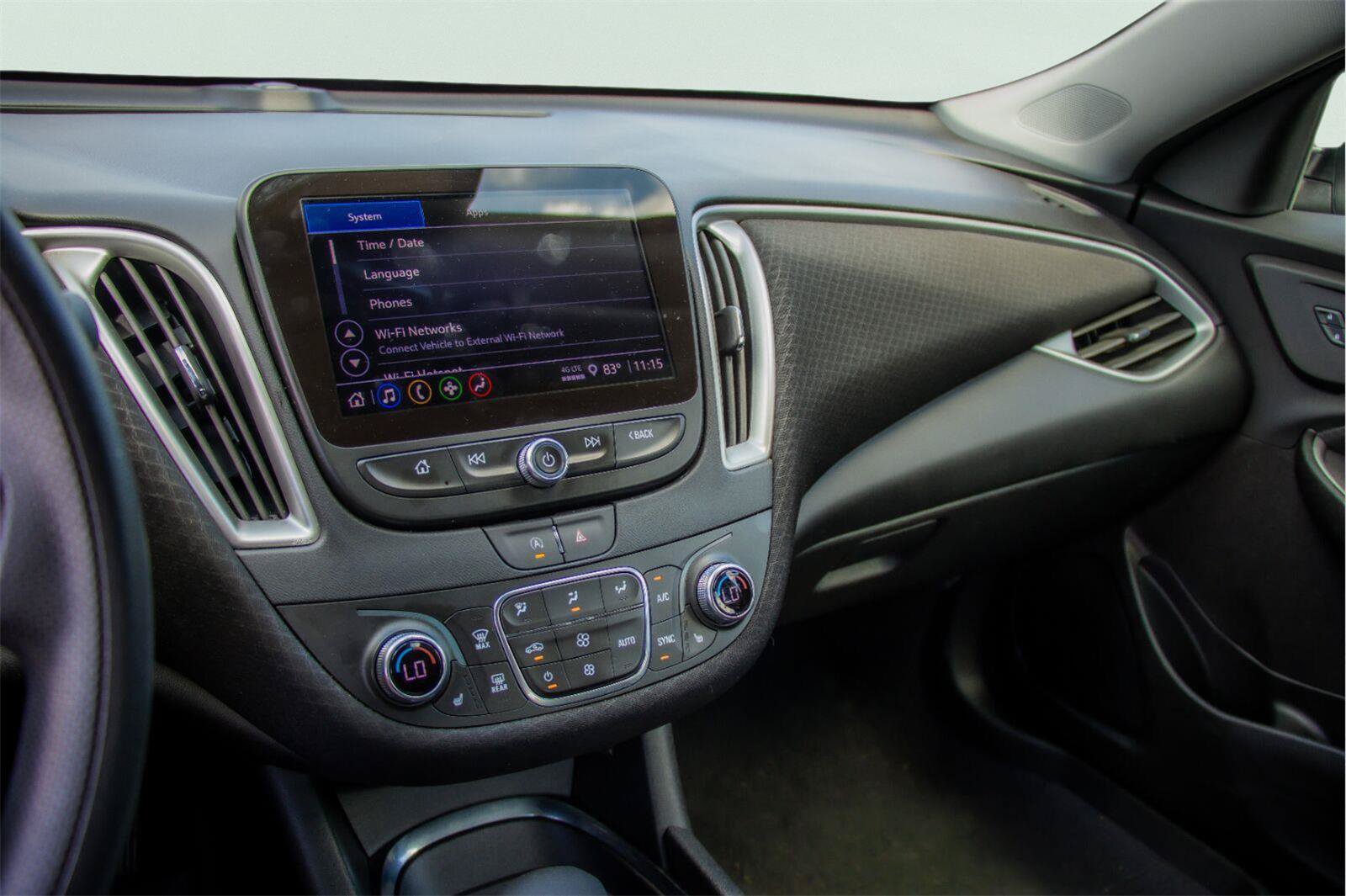 Used 2025 Chevrolet Malibu LT FWD image 12