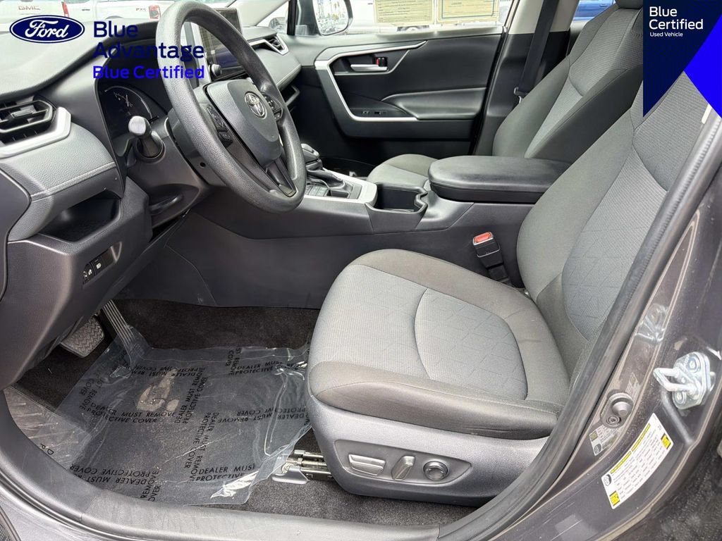 Used 2025 Toyota RAV4 XLE AWD/4WD image 18