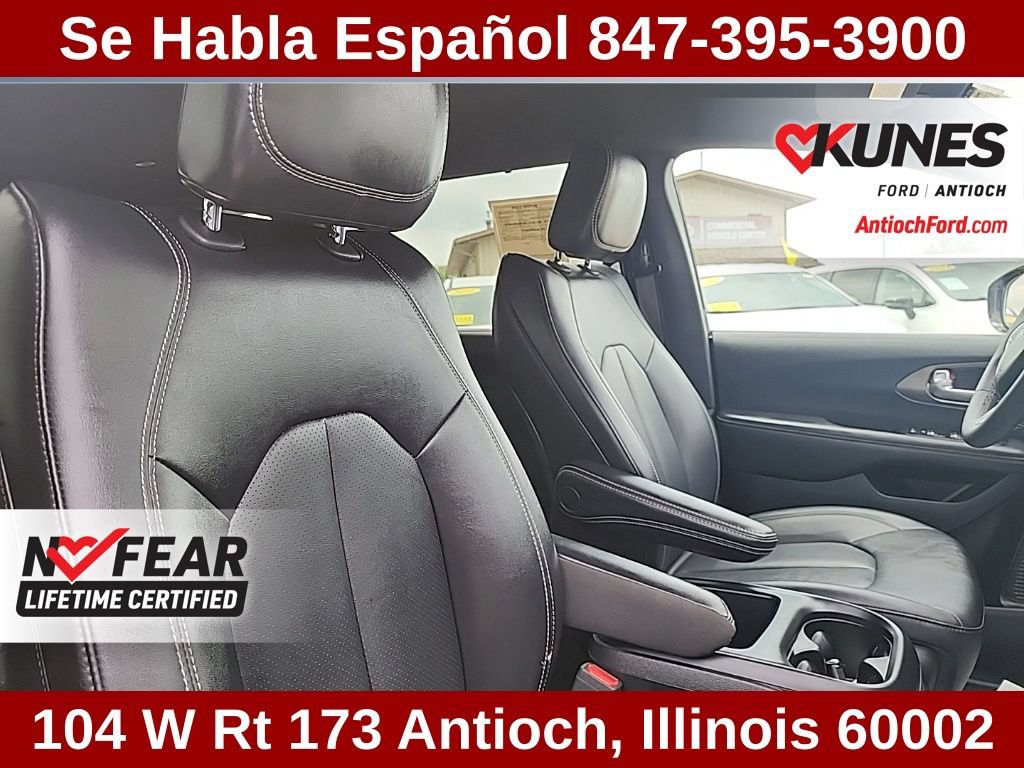 Used 2025 Chrysler Pacifica Select FWD image 53